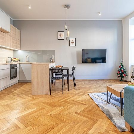 Apartamento Stylish Luxury Flat In Old Town Bratislava Exterior foto
