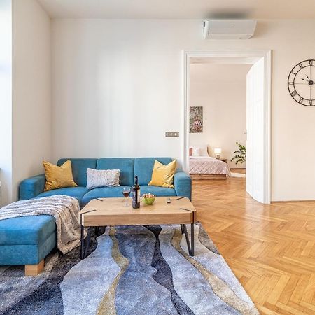 Apartamento Stylish Luxury Flat In Old Town Bratislava Exterior foto