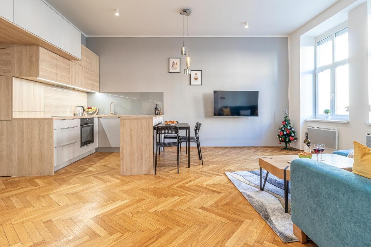 Apartamento Stylish Luxury Flat In Old Town Bratislava Exterior foto