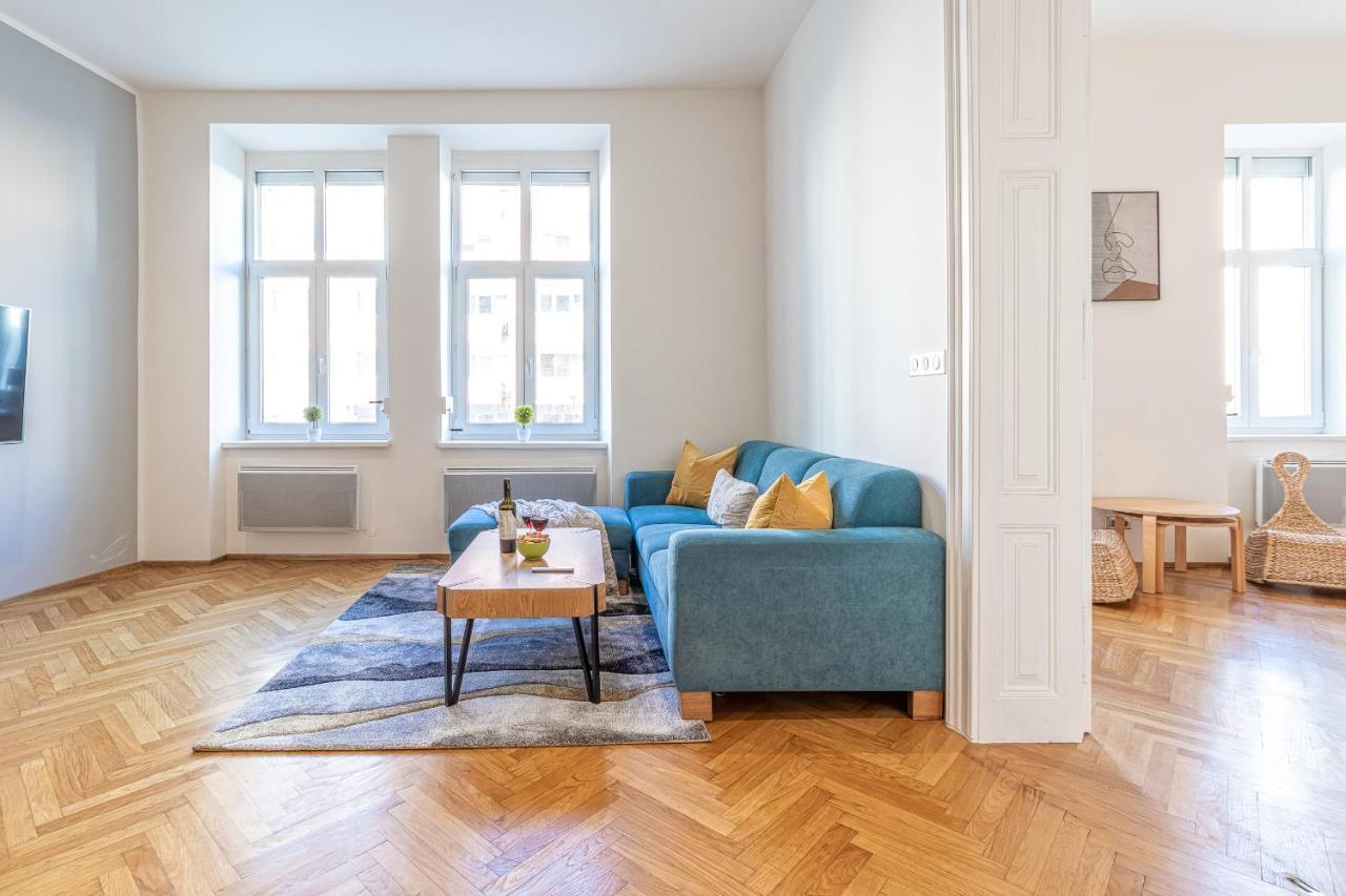 Apartamento Stylish Luxury Flat In Old Town Bratislava Exterior foto