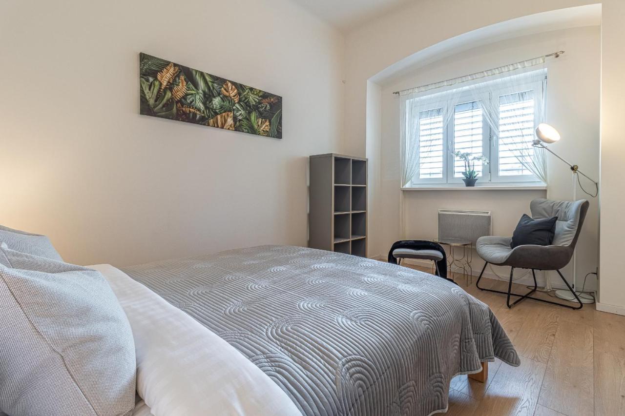 Apartamento Stylish Luxury Flat In Old Town Bratislava Exterior foto