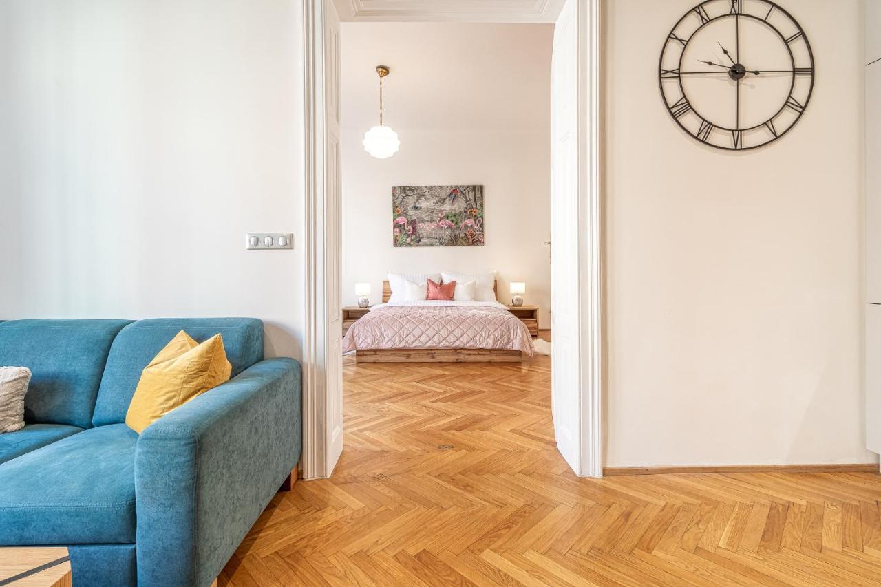 Apartamento Stylish Luxury Flat In Old Town Bratislava Exterior foto