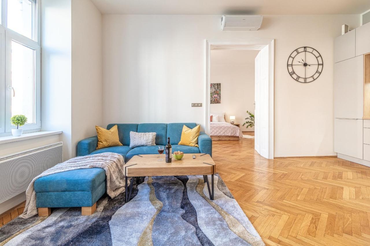 Apartamento Stylish Luxury Flat In Old Town Bratislava Exterior foto