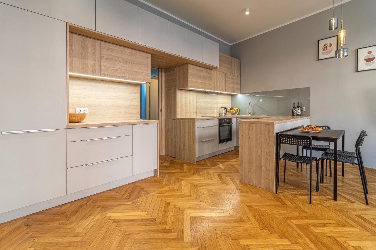 Apartamento Stylish Luxury Flat In Old Town Bratislava Exterior foto