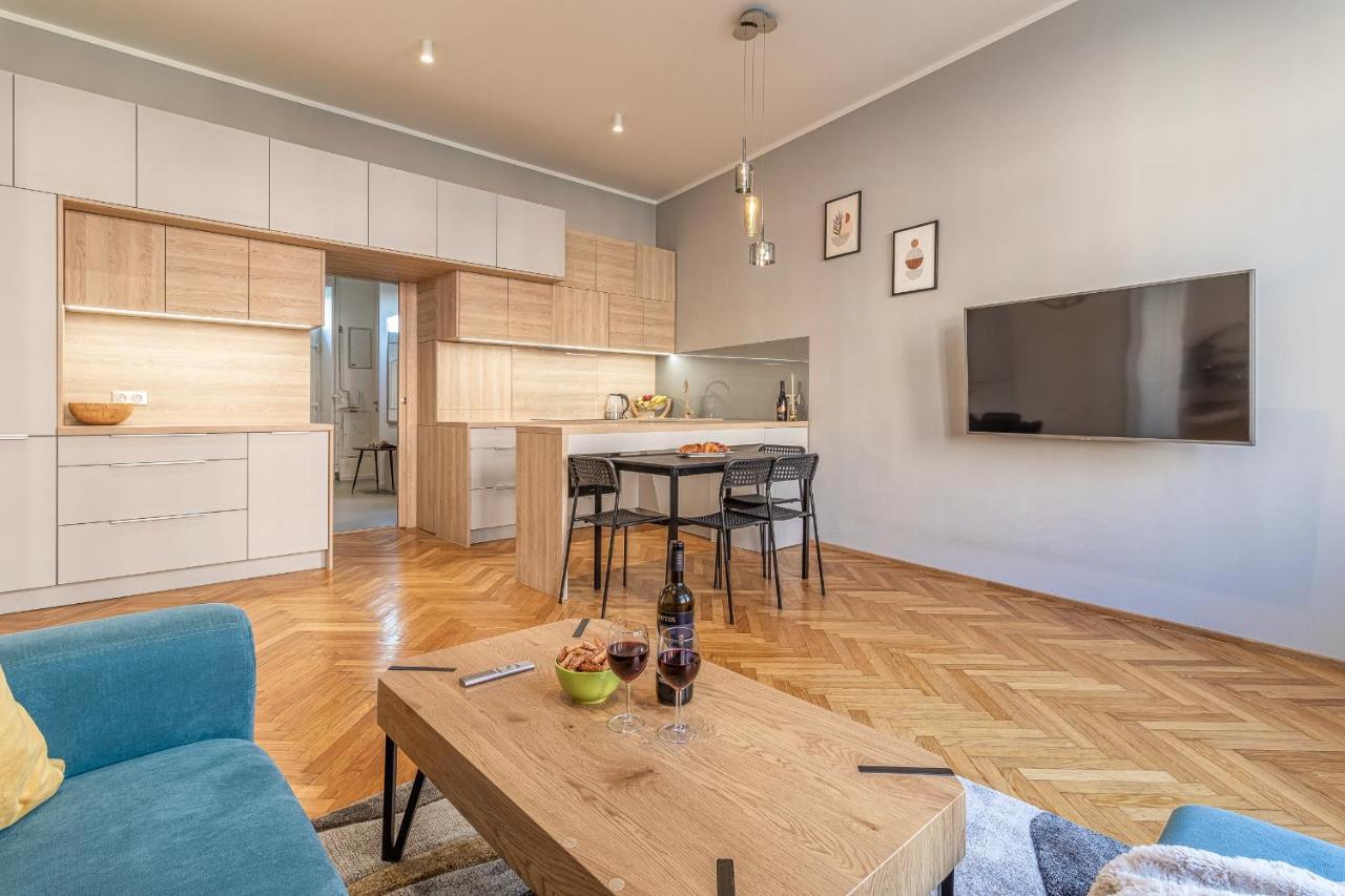 Apartamento Stylish Luxury Flat In Old Town Bratislava Exterior foto